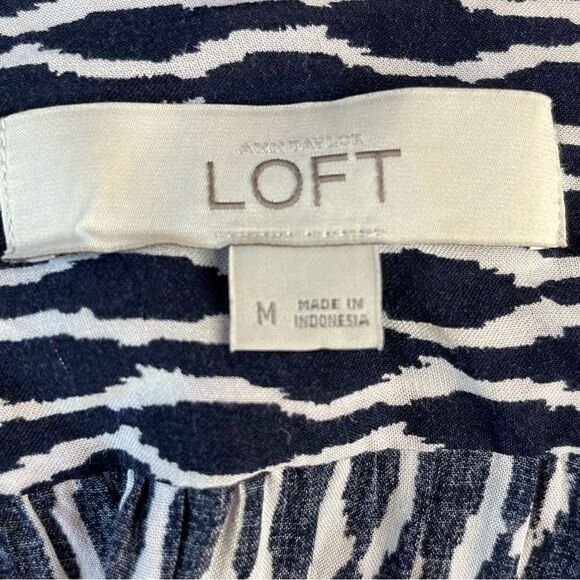 LOFT Half Button Down Top Size M EUC - Picture 6 of 7